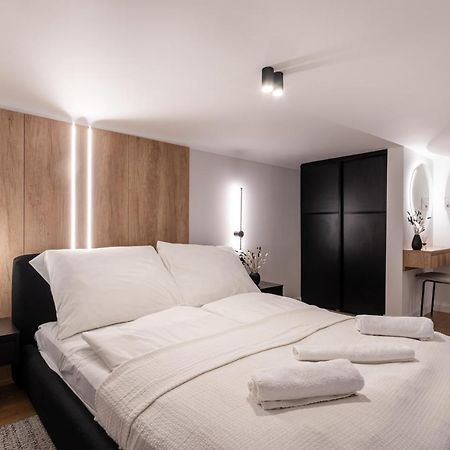 E56 - Grand Boulevard Heritage Residence - Best Location By Bqa Budapest Eksteriør billede